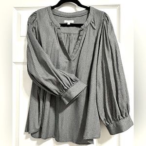 Women’s puff sleeved blouse size Lg